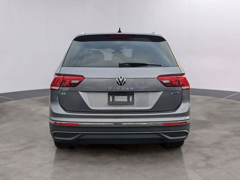 Used 2022 Volkswagen Tiguan SE w/ Panoramic Sunroof Package image 5
