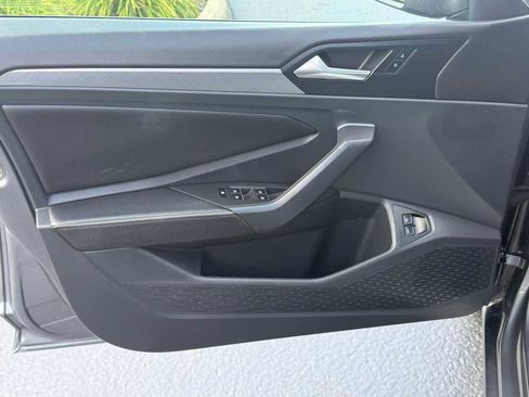 Certified 2023 Volkswagen Jetta SE w/ Panoramic Sunroof Package FWD image 12