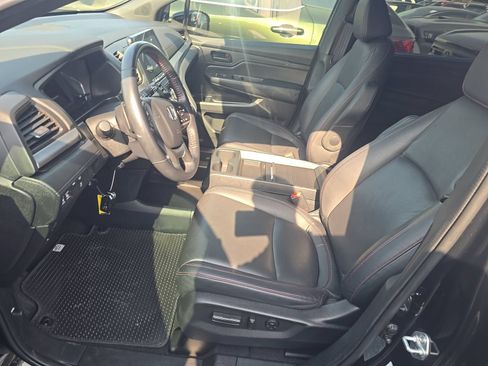 Used 2023 Honda Odyssey Sport image 7
