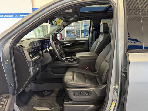 Used 2025 Chevrolet Tahoe RST w/ Comfort Package AWD/4WD image 8