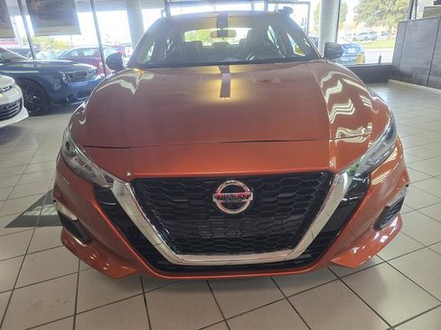 Used 2022 Nissan Altima 2.5 SR image 2