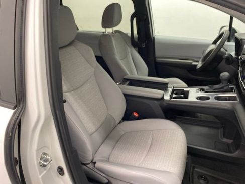 Used 2026 Toyota Sienna LE FWD image 29