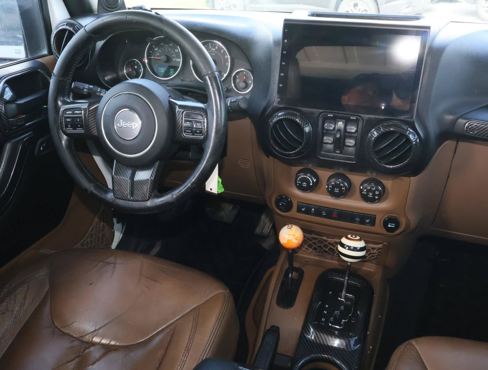 Used 2014 Jeep Wrangler Unlimited Rubicon w/ Connectivity Group AWD/4WD image 10