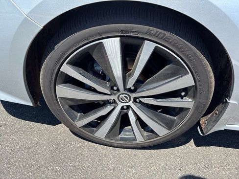 Used 2019 Nissan Altima 2.0 Platinum FWD image 9