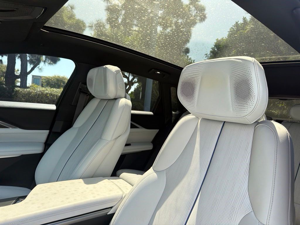 Certified 2024 Cadillac Lyriq Luxury RWD image 1