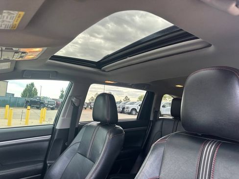 Used 2019 Toyota Highlander SE AWD/4WD image 16