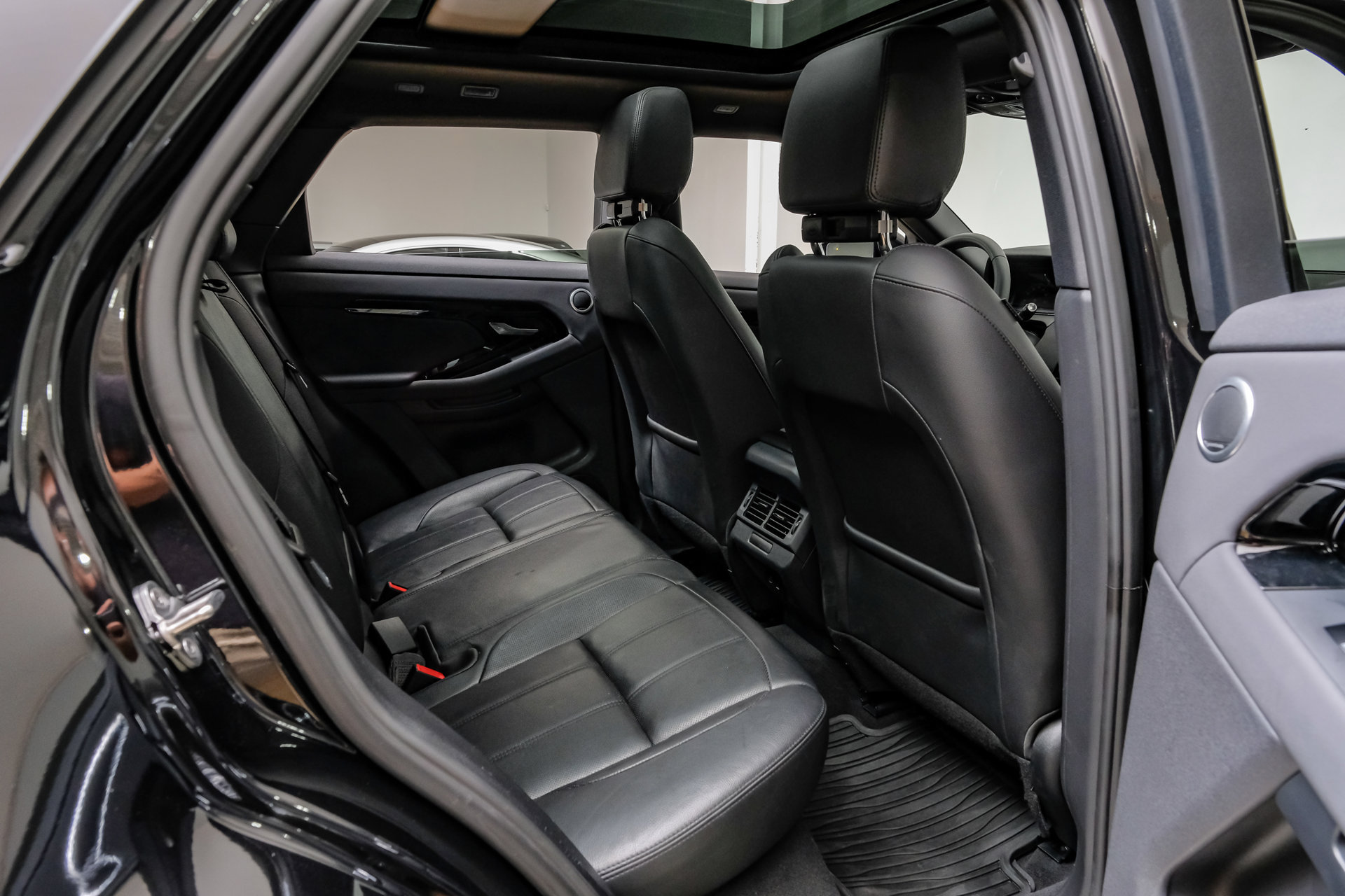 Used 2024 Land Rover Range Rover Evoque S AWD/4WD image 38