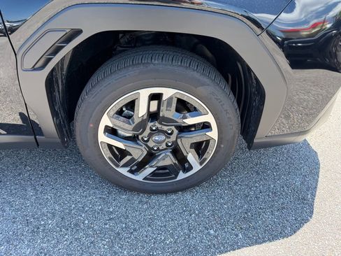 Used 2025 Subaru Forester Limited image 4