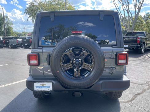 Used 2018 Jeep Wrangler Unlimited Sport S AWD/4WD image 26