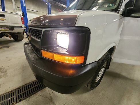 Used 2016 Chevrolet Express 2500 image 29