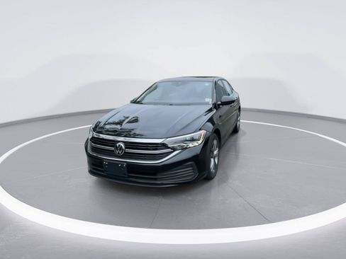 Used 2024 Volkswagen Jetta SE FWD image 4
