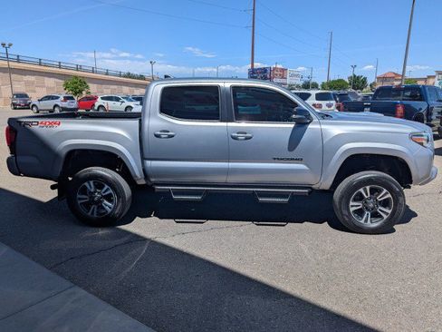 Used 2019 Toyota Tacoma TRD Sport AWD/4WD image 6