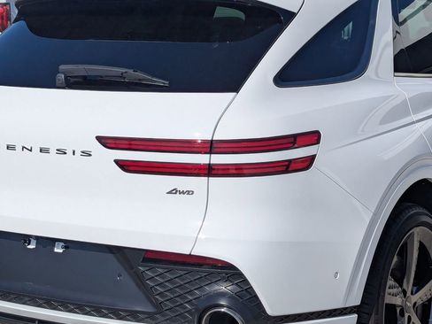 Used 2023 Genesis GV70 2.5T w/ Sport Prestige Package image 7