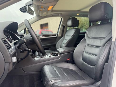 Used 2013 Volkswagen Touareg Hybrid image 7