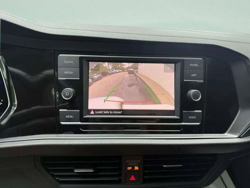 Used 2022 Volkswagen Jetta SE image 21