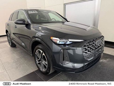 Certified 2025 Audi Q5 Premium Plus w/ Premium Plus image 1