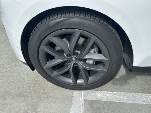 Used 2024 Land Rover Range Rover Sport SE AWD/4WD image 5