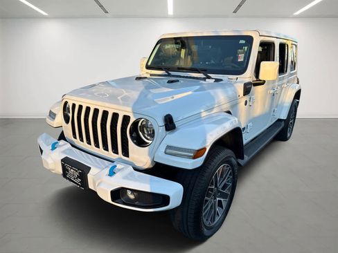 Used 2023 Jeep Wrangler Unlimited Sahara image 2