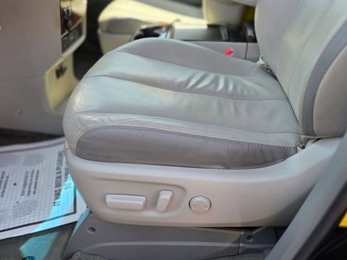 Used 2013 Toyota Sienna Limited w/ Premium Pkg AWD/4WD image 15