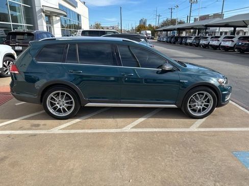 Used 2018 Volkswagen Golf Alltrack S image 4