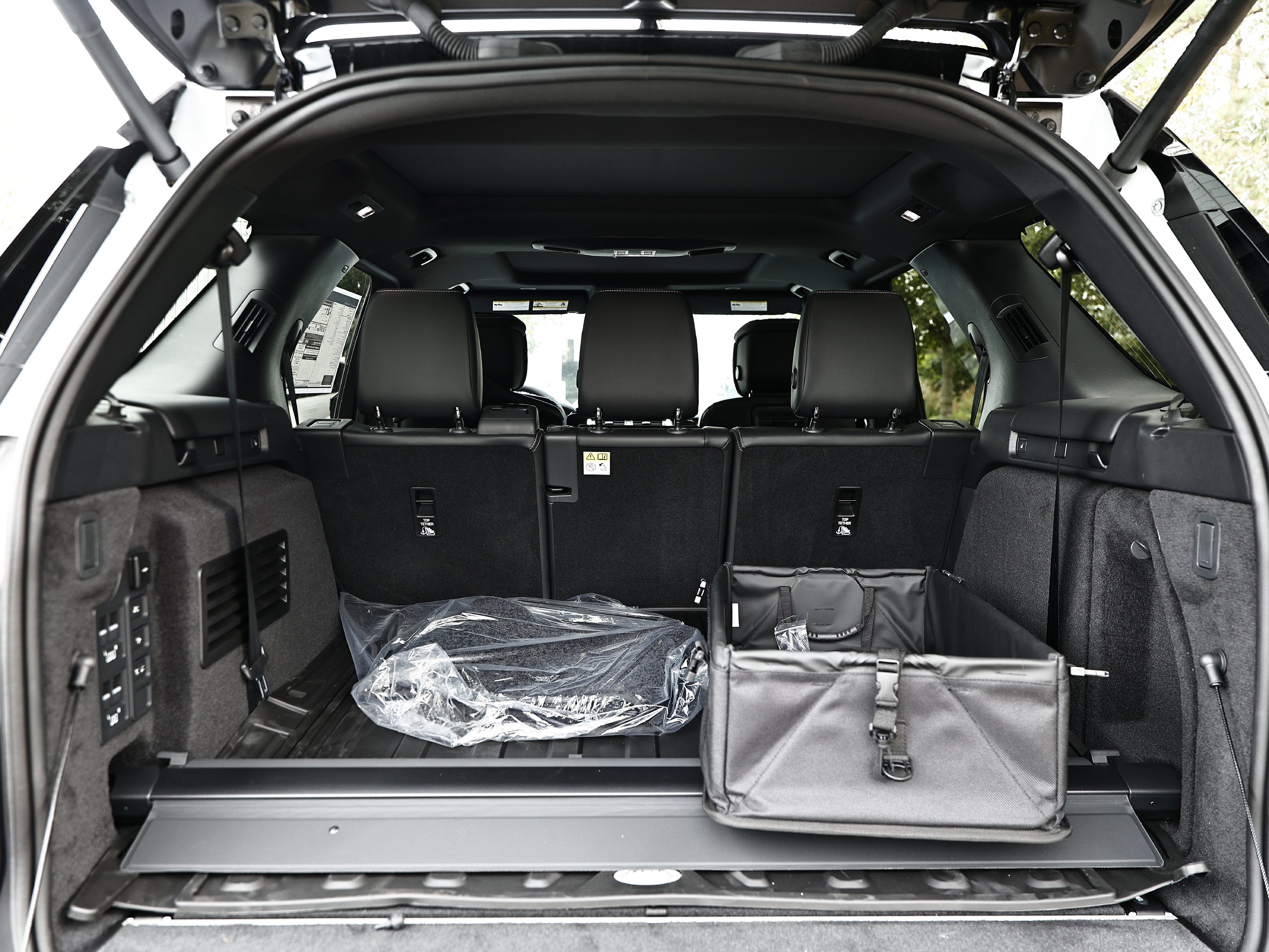 New 2026 Land Rover Discovery Dynamic SE AWD/4WD image 37