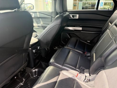 Certified 2021 Ford Explorer XLT w/ Equipment Group 202A AWD/4WD image 16