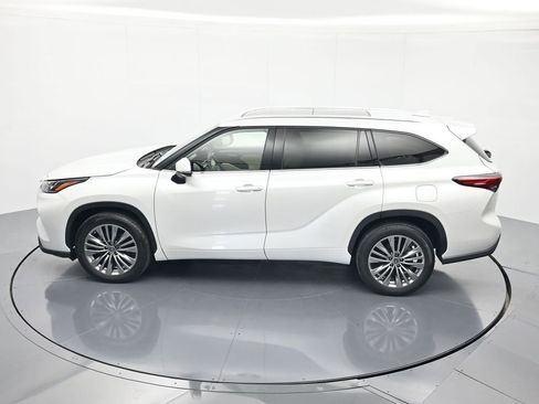 Used 2022 Toyota Highlander Platinum FWD image 38