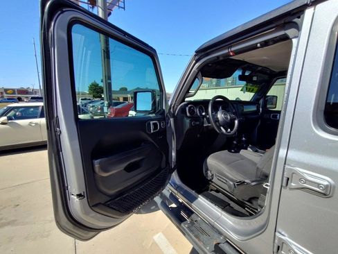Used 2020 Jeep Gladiator Sport w/ Quick Order Package 24S AWD/4WD image 13