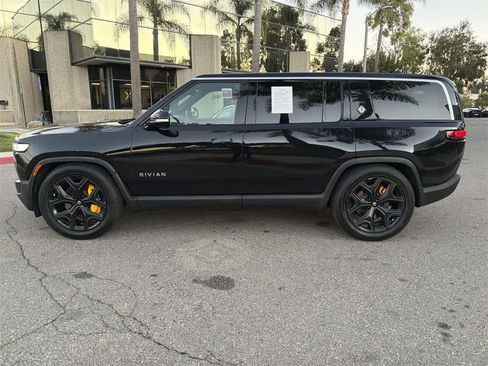 Used 2022 Rivian R1S Launch Edition image 3
