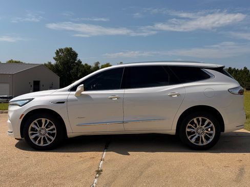 Used 2023 Buick Enclave Avenir w/ Avenir Technology Package FWD image 8