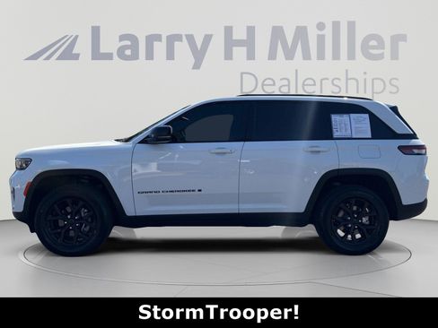 Used 2025 Jeep Grand Cherokee Altitude AWD/4WD image 2