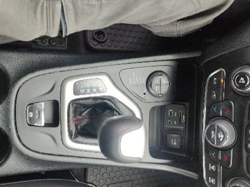 Used 2016 Jeep Cherokee Trailhawk w/ Comfort/Convenience Group image 28