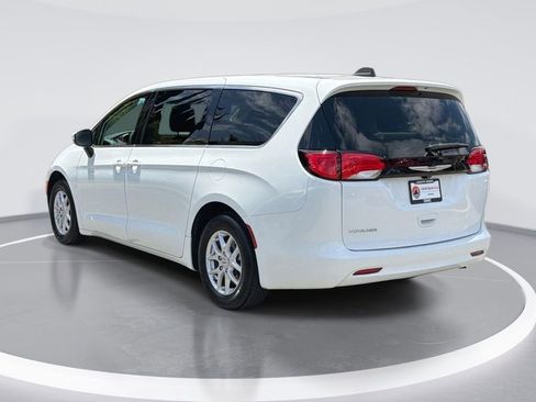 Used 2023 Chrysler Voyager LX FWD image 5