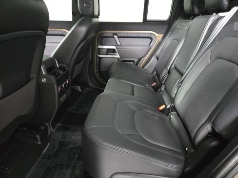Used 2023 Land Rover Defender 110 SE image 5