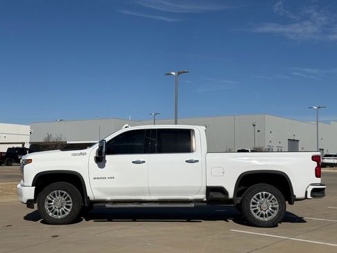 Used 2021 Chevrolet Silverado 2500 High Country w/ Safety Package II image 5