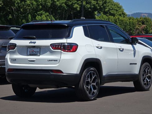 Used 2025 Jeep Compass Limited AWD/4WD image 4