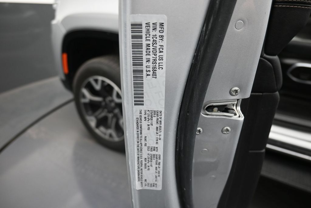 Used 2024 Jeep Wagoneer Series III AWD/4WD image 19