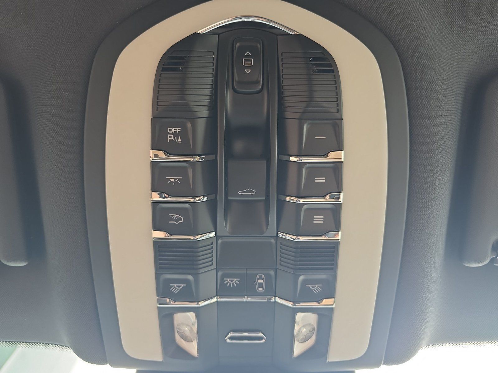 Certified 2026 Porsche Macan AWD/4WD image 22