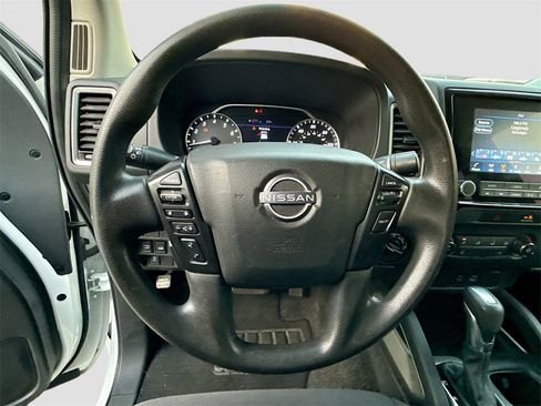 Used 2022 Nissan Frontier SV image 12
