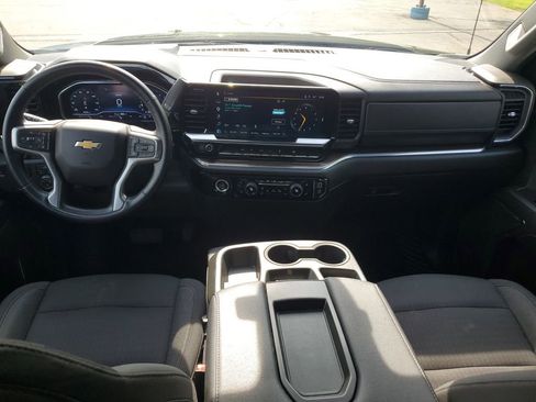 Used 2024 Chevrolet Silverado 1500 LT AWD/4WD image 9