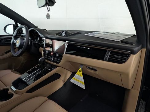 New 2026 Porsche Macan image 19