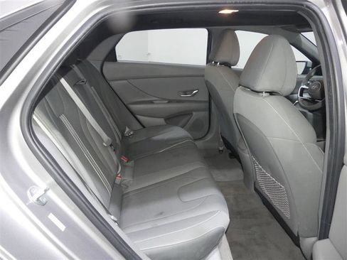 Used 2022 Hyundai Elantra SEL w/ Convenience + Premium Package FWD image 28