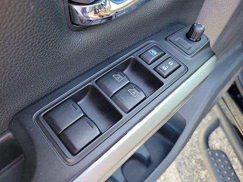 Certified 2023 Nissan Titan SV w/ SV Convenience Package RWD image 9