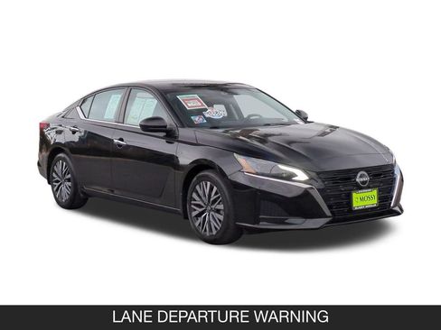 Used 2023 Nissan Altima 2.5 SV FWD image 2