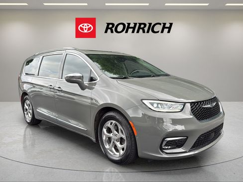 Used 2022 Chrysler Pacifica Limited FWD image 4