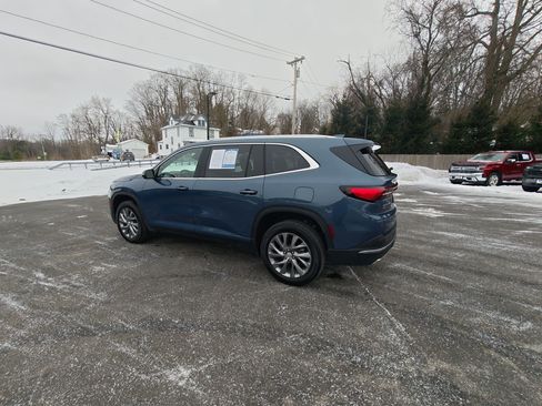 Certified 2025 Buick Enclave Preferred image 3