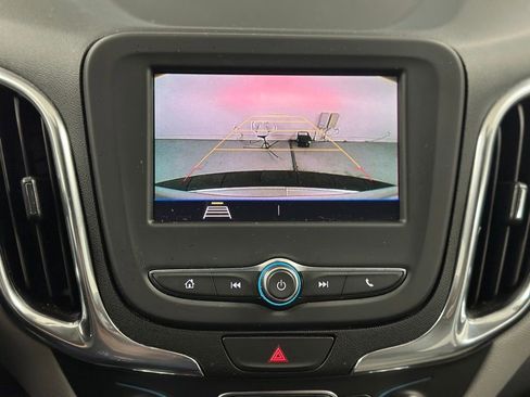 Used 2020 Chevrolet Equinox LS w/ LS Convenience Package AWD/4WD image 5