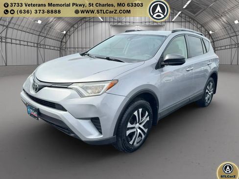 Used 2018 Toyota RAV4 LE w/ All Weather Liner Package FWD image 7