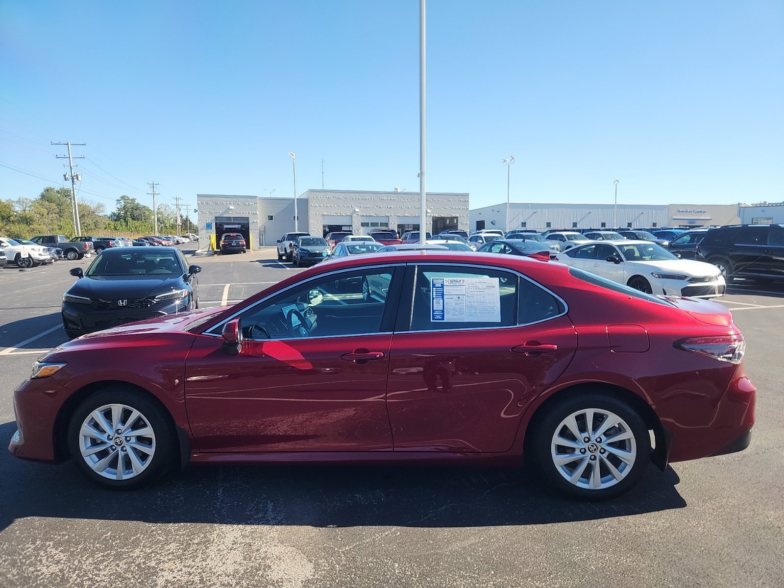 Used 2022 Toyota Camry LE FWD image 3