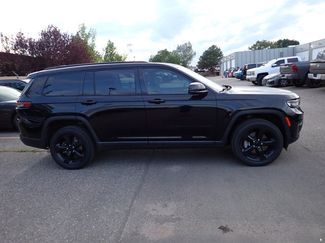 Used 2023 Jeep Grand Cherokee L Limited w/ Black Appearance Package AWD/4WD video 3